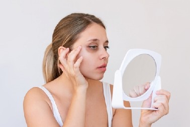 ZABORAVITE NA KOREKTOR  Dermatolozi otkrivaju kako da se podočnjaka rešite na jednostavan način