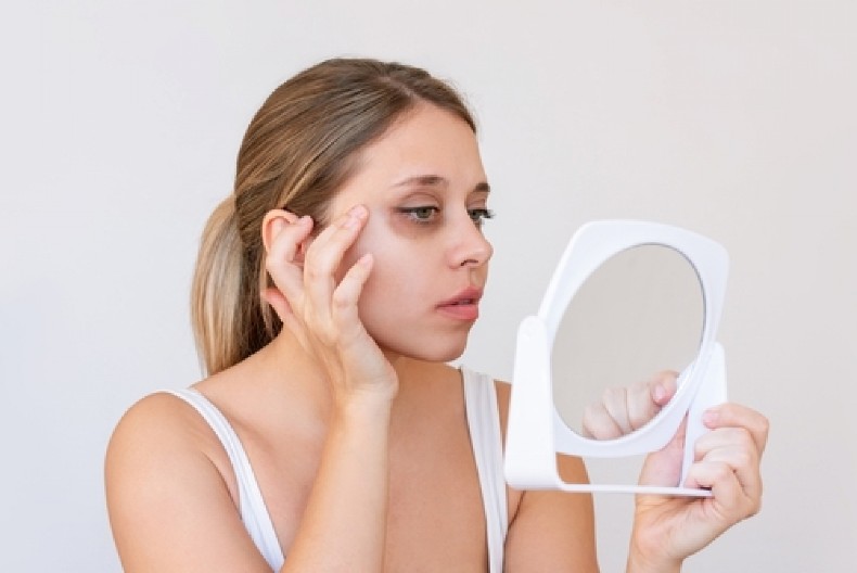 ZABORAVITE NA KOREKTOR  Dermatolozi otkrivaju kako da se podočnjaka rešite na jednostavan način