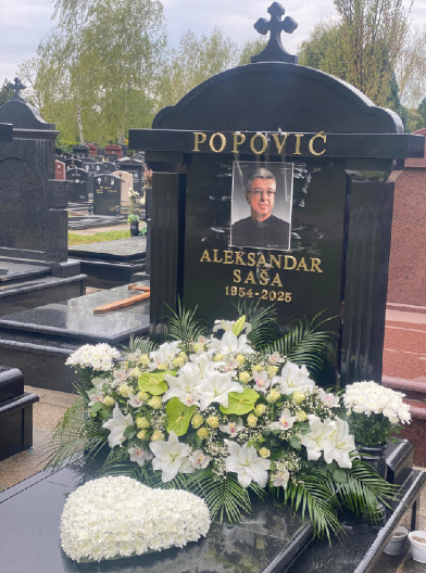 SUZE I TUGA NA POMENU SAŠI POPOVIĆU Evo koje poznate ličnosti su došle da odaju počast estradnom magu!