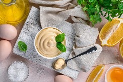 KAKO DA NAPRAVITE DOMAĆI MAJONEZ? Treba vam samo 5 minuta, a biće još ukusniji i zdraviji