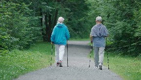 IMA 90 GODINA I IZGLEDA KAO DEVOJKA Nikada nije išla "pod nož", a koristi samo ovu jeftinu kremu za negu lica i kože