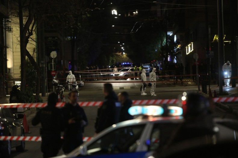 EKSPLOZIJA USRED ATINE Grunula je bomba, prve slike sa lica mesta! (FOTO)