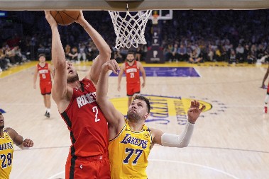 NEMA NAMERU DA STANE Kakva partija Luke Dončića, razbio Hjuston sa 39 poena (VIDEO)