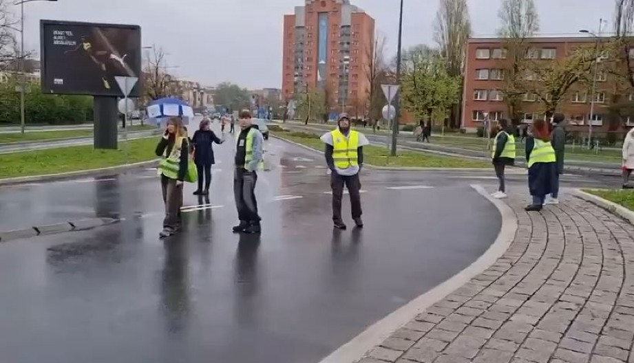 MESECIMA "UDARAJU" PO SRBIJI, A SADA NI IZVINI "Beton se kruni u Nemačkoj, putevi pucaju, mostovi se ruše"! Da, pa šta?