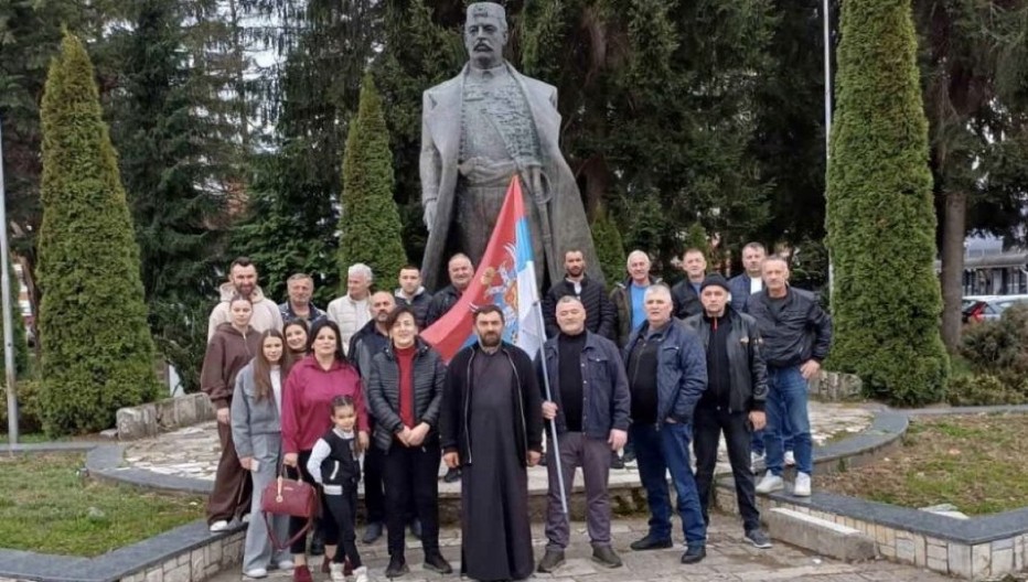 MOJKOVAC KAO SIMBOL: Podrška Ujedinjene Crne Gore jedinstvu srpskog naroda krenula ispred spomenika serdaru Janku Vukotiću za Beograd