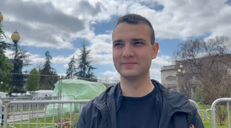 STUDENTI KOJI ŽELE DA UČE GOVORILI ZA ALO! PRED SVENARODNI SABOR: Ljudi masovno dolaze u Pionirski park da nam pruže podršku! (VIDEO)