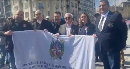 MILOŠ VUČEVIĆ NA SVENARODNOM SABORU Građani prilazili da se slikaju sa premijerom! On se srdačno pozravio sa ratnim veteranima (VIDEO)