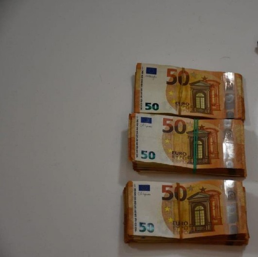 BEOGRAĐANI ŠUROVALI SA ŠKALJARCIMA? U štek stanu u Tivtu imali kamere i gomilu keša