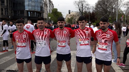 PRELEPA PRIČA SA ULICA BEOGRADA Petorica braće Narančić iz Like među najbržima na 38. Comtrade Beogradskom polumaratonu (VIDEO)