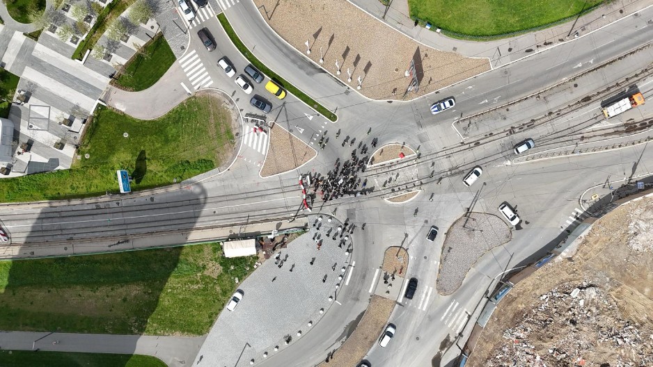 BLOKADERI NA VIŠE LOKACIJA Stari savski most zatvoren za saobraćaj (FOTO)