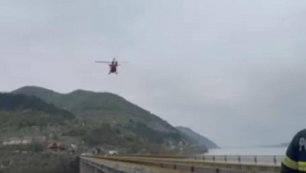 PRONAĐENO TELO U DUNAVU Ronioci stigli do minibusa koji je upao u reku