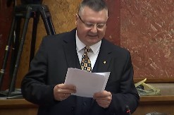 SKANDAL U SKUPŠTINI SRBIJE! Albijanić prvo zakukao što nije dobio fotelju u javnom preduzeću, pa odmah pretrčao na Đilasovu stranu