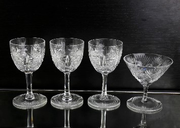 UKOLIKO NISTE BACILI BAKIN SERVIS, ZARADIĆETE ČITAVO BOGATSTVO Ukrašene čaše bile su dragulj svakodnevnice