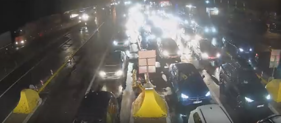 "KAO DA SU NA PAUZI ZA SPAVANJE" Počela praznična euforija, na granicama sa Crnom Gorom već počele gužve