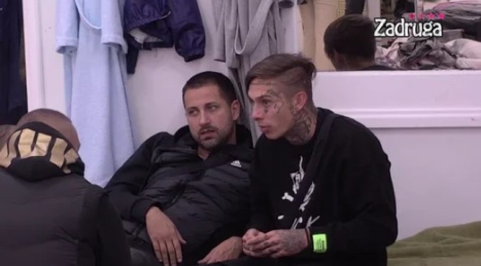 PROCURILA PRIVATNA FOTKA ĐEDOVIĆA I FRANA PUJASA! Zagrljeni, ne skidaju osmeh sa lica, a evo o čemu svi bruje! (FOTO)