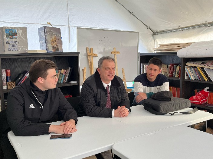 "TO ĆE BITI PRIORITET BUDUĆE VLADE" Dejan Vuk Stanković u Pionirskom parku sa studentima koji žele da uče