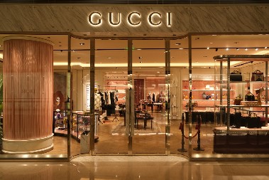 NA IVICI IZDRŽLJIVOSTI Dok Guči tone Hermes se još nekako održava u životu