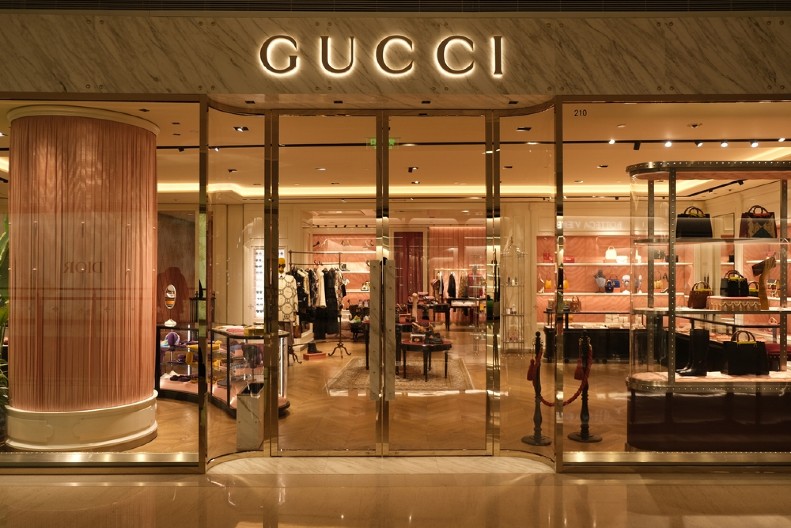 NA IVICI IZDRŽLJIVOSTI Dok Guči tone Hermes se još nekako održava u životu