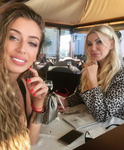 OGLASILA SE MAJKA TEE TAIROVIĆ O udaji ćerke Božica izustila samo jedno