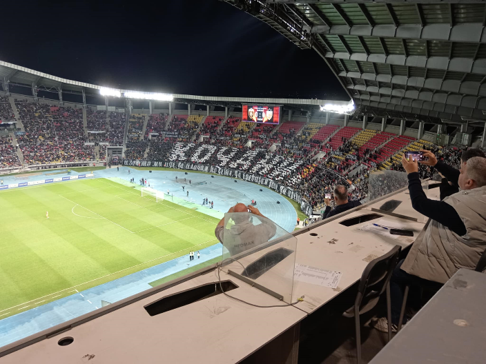 EMOTIVNE SCENE U SKOPLJU Minut ćutanja i koreografija posvećana žrtvama tragedije u Kočanima (VIDEO)