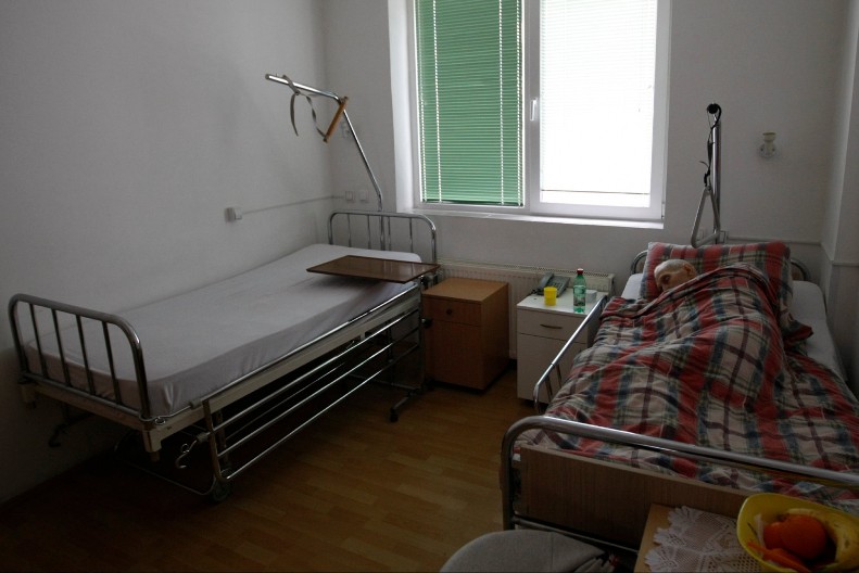 KORISNICI DOMA ZA STARE OSTALI ZAKLJUČANI, VLASNICI ISPARILI! Horor u Hrvatskoj