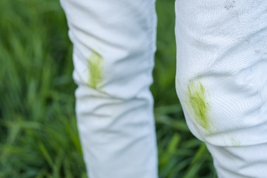 NIJE SODA BIKARBONA, NI SIRĆE, A NI LIMUN Evo čime se najbolje uklanjaju fleke od trave sa odeće