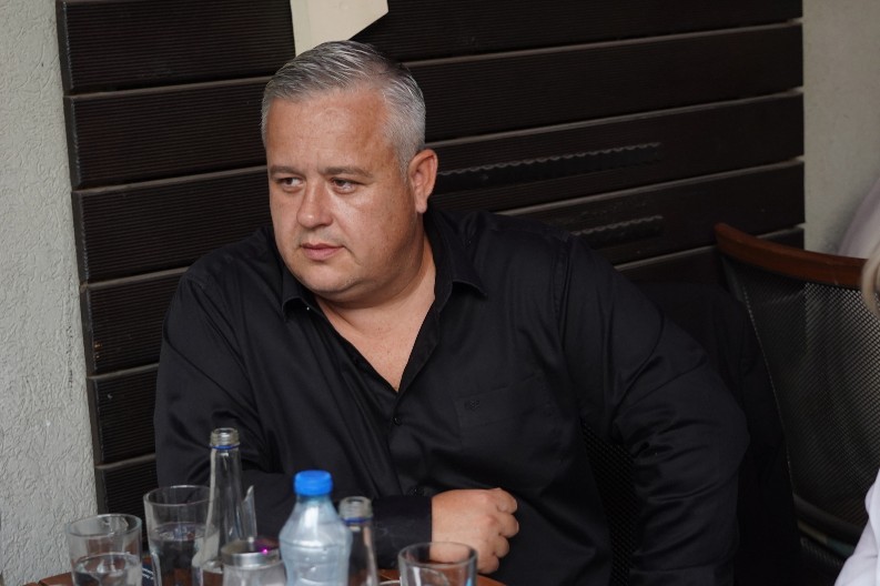 NEMANJA NIKOLIĆ IMAO INFARKT! Ispao iz automobila, osetio užasan bol u leđima!