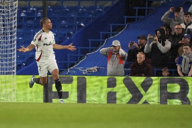 SRBI OSTALI BEZ ŠANSI ZA TROFEJ Legija i Pankov se časno oprostili, Rapid deklasiran