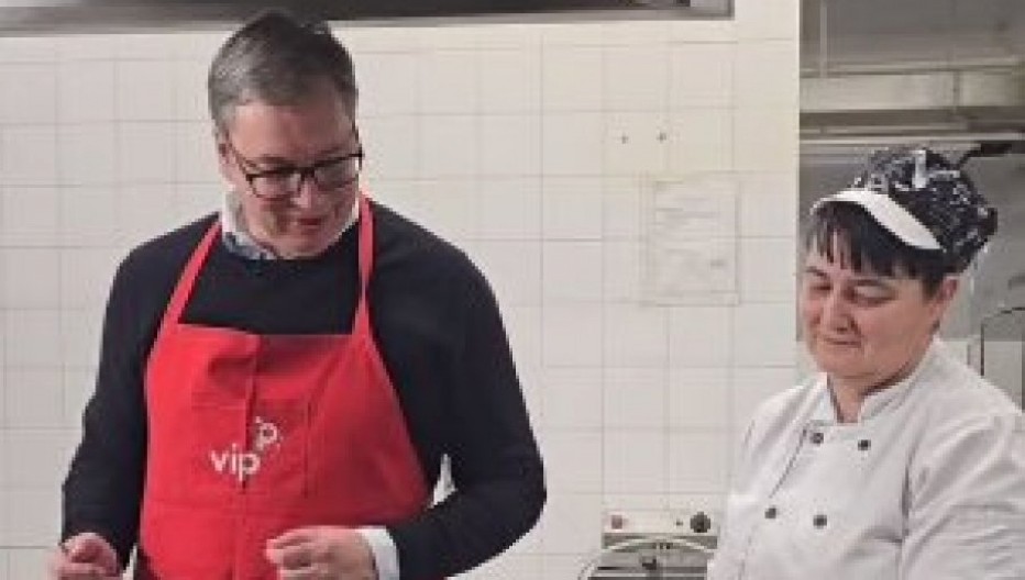 "DIVIM SE HRABROSTI KOJU POKAZUJU STUDENTI KOJI ŽELE DA UČE" Vučić: Zato, za njih bojim jaja i nosim u Ćacilend (VIDEO)