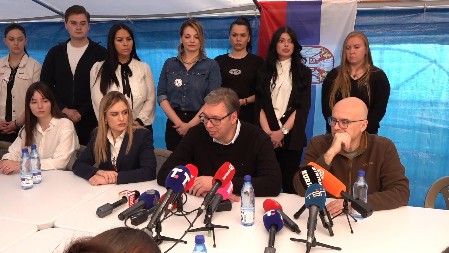 "USTAV I ZAKON ZEMLJE MORAJU DA SE POŠTUJU" Vučić o blokadi RTS: Izdržaćemo do poslednjeg sekunda da čuvamo mir