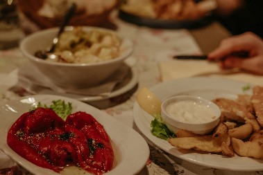 AKO KUPUJETE U POSLEDNJI ČAS Spisak i cene svih namirnica koje su vam potrebne za uskršnju gozbu