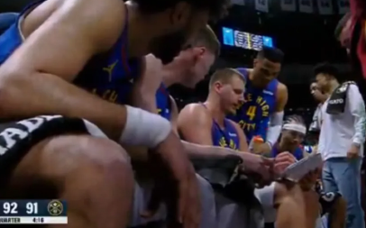 PRAVI LIDER NA TERENU I VAN NJEGA Jokić "oteo" tablu treneru, pa vodio Denver ka velikoj pobedi (VIDEO)