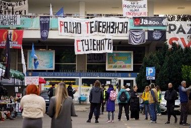 BLOKADERI MORAJU U ZATVOR! Šta kaže krivični zakonik, koliko robije za blokadu RTS i maltretiranje građana?