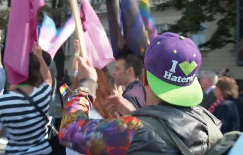 JOŠ JEDNA ZEMLJA SPREMA ZAKON PROTIV TRANSVESTITA! Ako ga usvoje, postojaće samo dva pola!