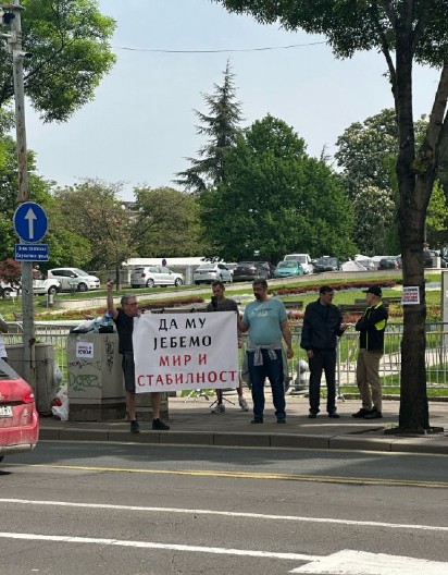 "DA MU J... MIR I STABILNOST" Ovaj transparent demonstranta sve govori! Hoće da spale celu Srbiju!