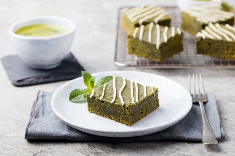 NEODOLJIVI KOLAČ SA PISTAĆIMA Osvežavajući desert kao osmišljen za proleće, bićete oduševljeni