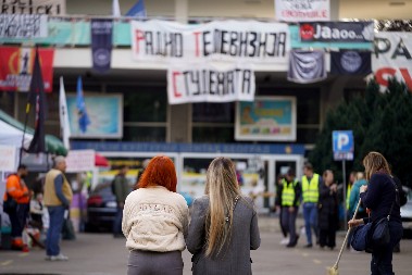 OGLASILO SE UDRUŽENJE NOVINARA CRNE GORE: Osudili su odgovorne za blokadu i ponižavanje zaposlenih u RTS-u