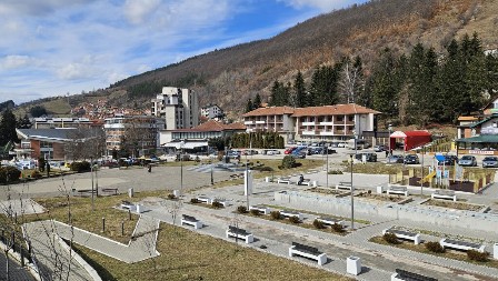 NASILNICI DIVLJALI, NAPADNUTE SU PROSTORIJE SNS-A Policija hitno reagovala, sada "prebacuju odgovornost jedni na druge"