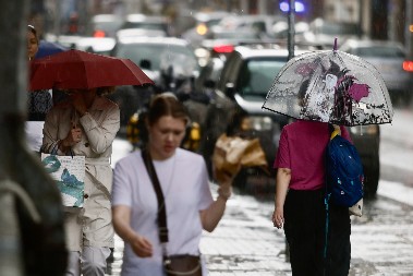 DANAS PLJUSKOVI, GRMLJAVINA I GRAD! Zna se kad staje ovaj haos sa vremenom! (FOTO)