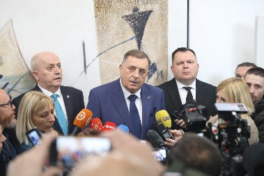 OGLASIO SE DODIK: Pripadnici MUP-a Srpske su samo radili svoj posao u Istočnom Sarajevu