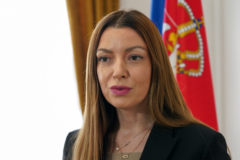 SKORO 78 MILIONA DINARA ZA INFRASTRUKTURU U INDUSTRIJSKOJ ZONI ZAJEČARA Ministarka Mesarović: Predsednik Vučić osluškuje potrebe privrednika (FOTO)