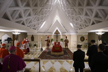 NA GROBU PAPE FRANJE STAJAĆE SAMO JEDNA REČ! Ispunjena mu je poslednja želja, neće biti sahranjen u Vatikanu!