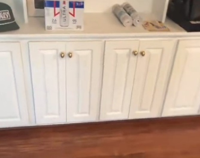 KUPILI KUĆU, A ONDA PRONAŠLI OVO U KUHINJI Poruke koje su rasplakale TikTok