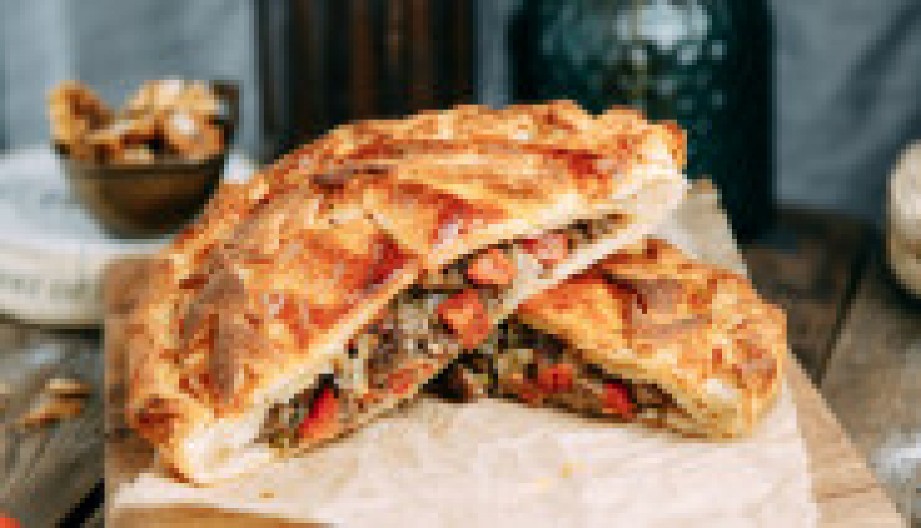 PITA SA MESOM OD GOTOVIH KORA Napravite ovako, i biće u isto vreme sočna i hrskava