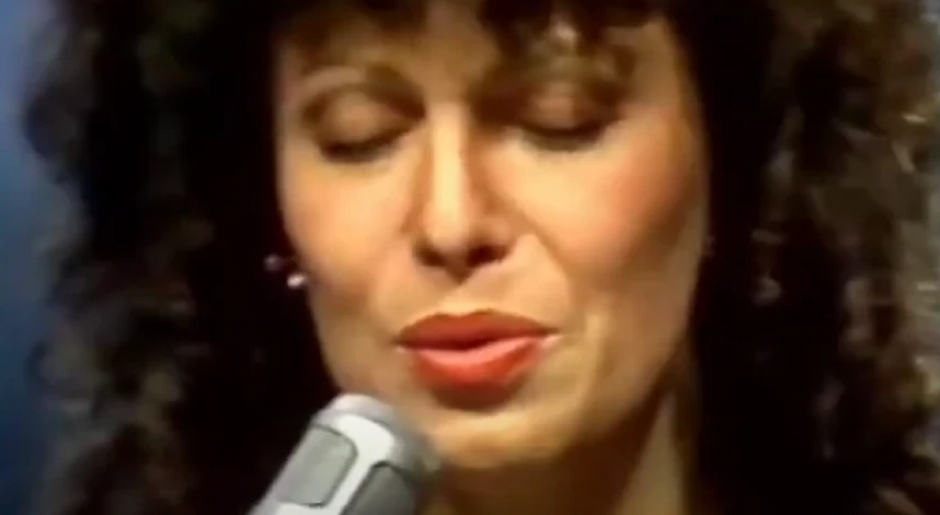 RADILA KOD VULKANIZERA KAKO BI HRANILA DECU! Naša pevačica ne krije da se susrela sa brojnim nedaćama: ''Jeli smo keks sa vodom''