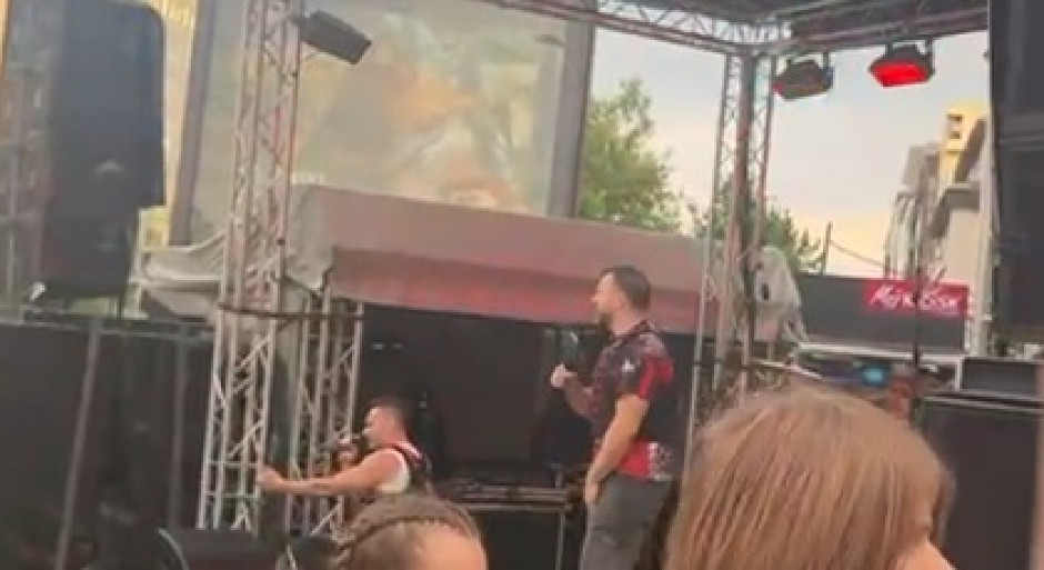 ZLOUPOTREBA MALOLETNIKA NA PROTESTU U NOVOM SADU Degutantna proslava blokirala centar, ovako li se žali za stradalima? (VIDEO)