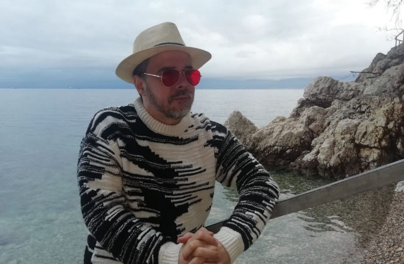 KONTROVERZNI PEVAČ OŽENIO 10 GODINA STARIJU NEMICU Sa njom pokrenuo biznis, pa priznao jednu stvar!