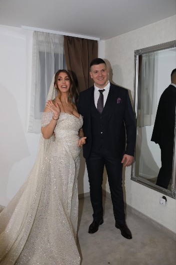 "SLOBA RADANOVIĆ MI JE PISAO" Pevačica javno razotkrila kolegu, kontaktirala i s njegovom ženom, evo šta joj je rekla!