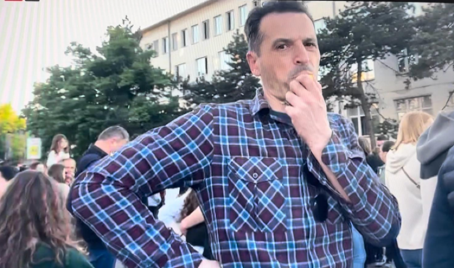 LICEMERJE KAKVO SKORO NIJE VIĐENO Na protestu u Kragujevcu čovek kom je država dala sve