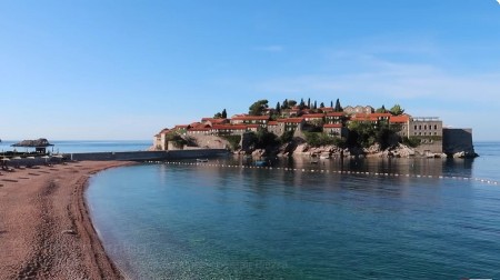 STIŽE SEZONA, SVETI STEFAN JOŠ POD KATANCEM „Vlada Crne Gore čini sve…“